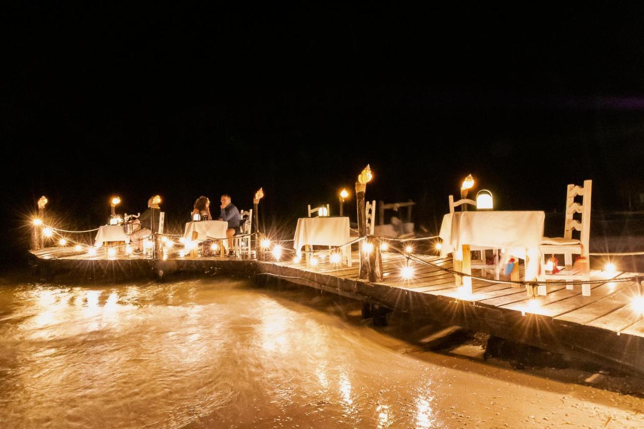 Amaite Beach Hotel Isla Holbox Ngoại thất bức ảnh The pier at night