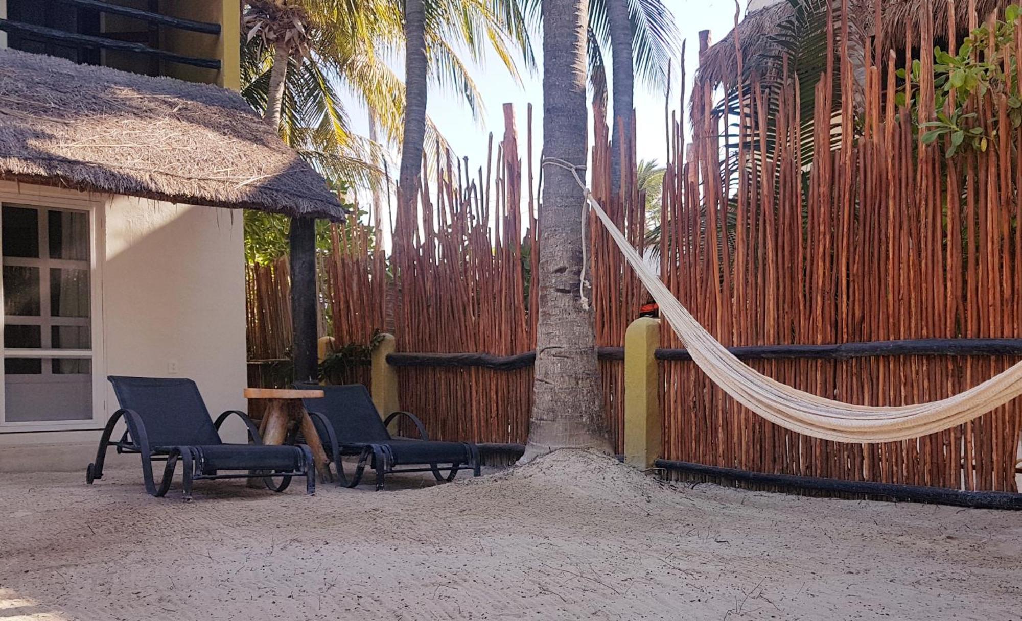 Amaite Beach Hotel Isla Holbox Phòng bức ảnh A hammock at a resort